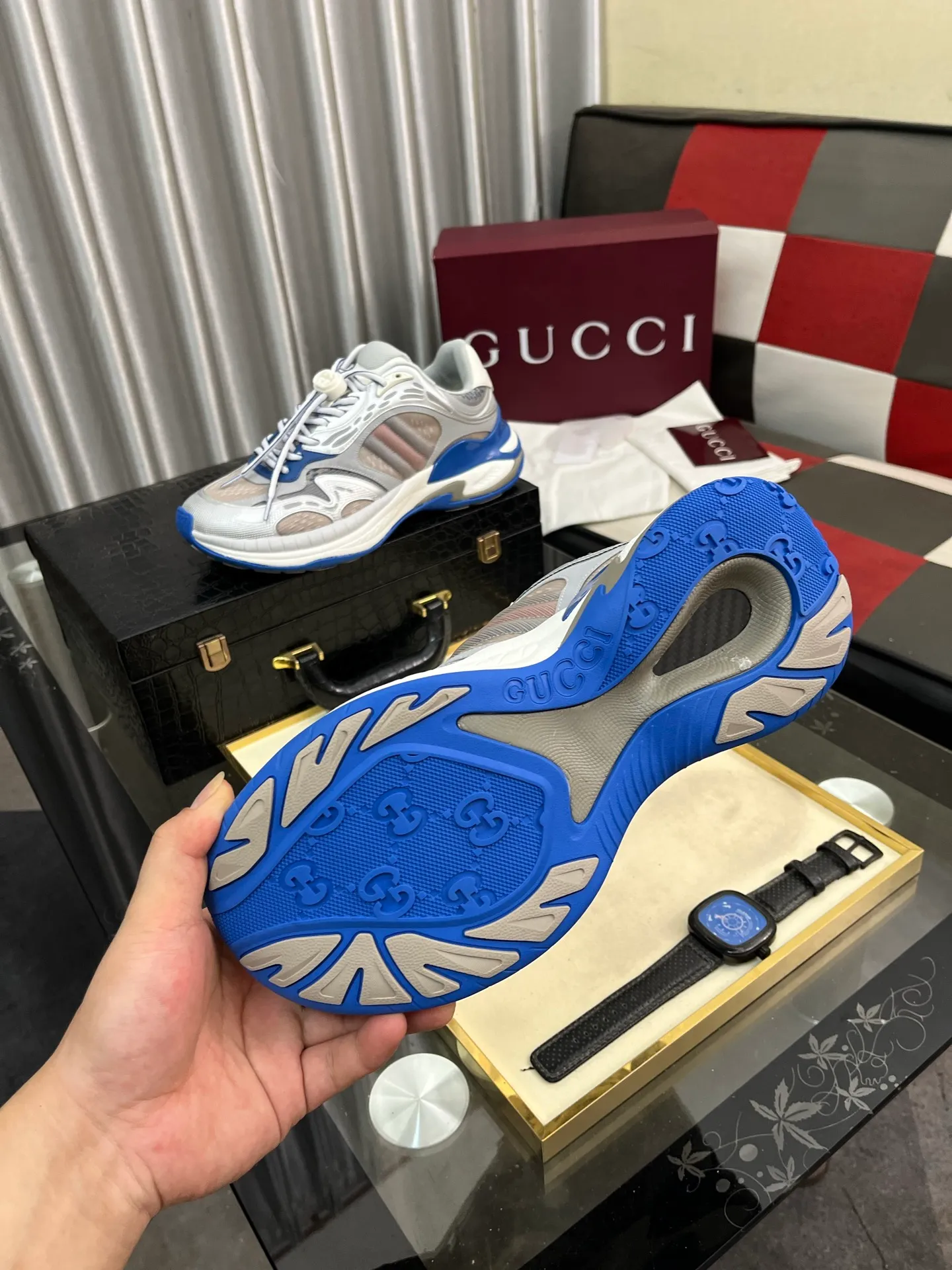 Men's men's shoes 💰1040⌚️⌚️GUCCI Gucci's new dad shoes 🇮🇹Top version🇮🇹🔜Purchasing level High version: The original disassembly took more than 3 months to develop 1:1, the version has been upgraded again, chips, packaging, imported mesh, all made with computerized cars Couple 👫 style 🔜Versatile in all seasons🔜 Fashion🔜 Personality 🔜Distinctive 🔵Full range of layouts, welcome to inquire for pictures Outsole: The latest original developed TPU vacuum Upper: Original mesh, super breathable 💯Full set of packaging Medium and low belt LOGO Size: Women's size 35-40 Men's size 38-45 (38 45 customized